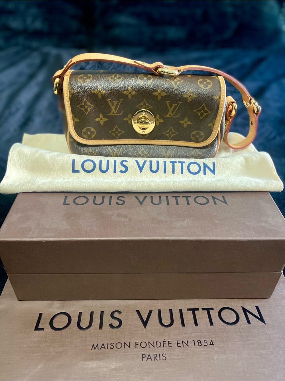 Louis Vuitton Vintage Tikal PM pochette. Vintage Louis Vuitton shoulder bag